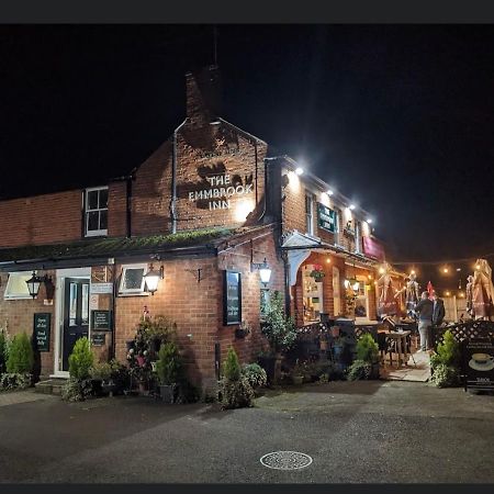 The Emmbrook Inn Hotel Wokingham Exterior photo