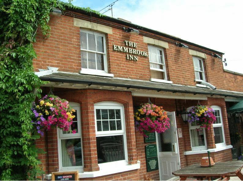 The Emmbrook Inn Hotel Wokingham Exterior photo