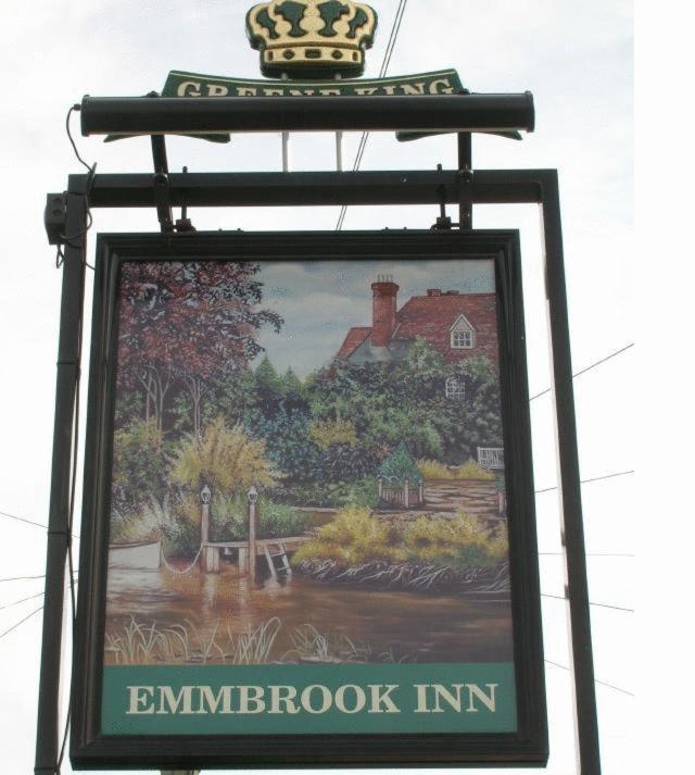 The Emmbrook Inn Hotel Wokingham Exterior photo