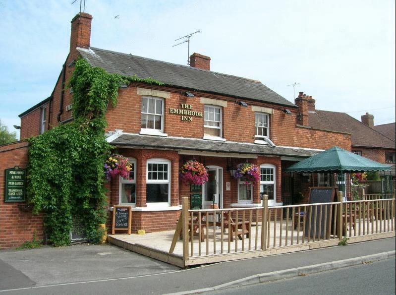 The Emmbrook Inn Hotel Wokingham Exterior photo