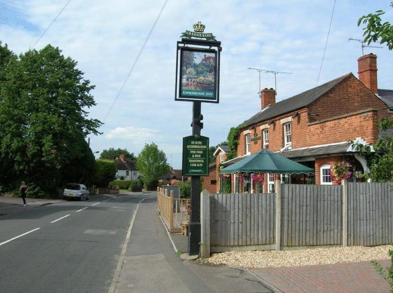 The Emmbrook Inn Hotel Wokingham Exterior photo