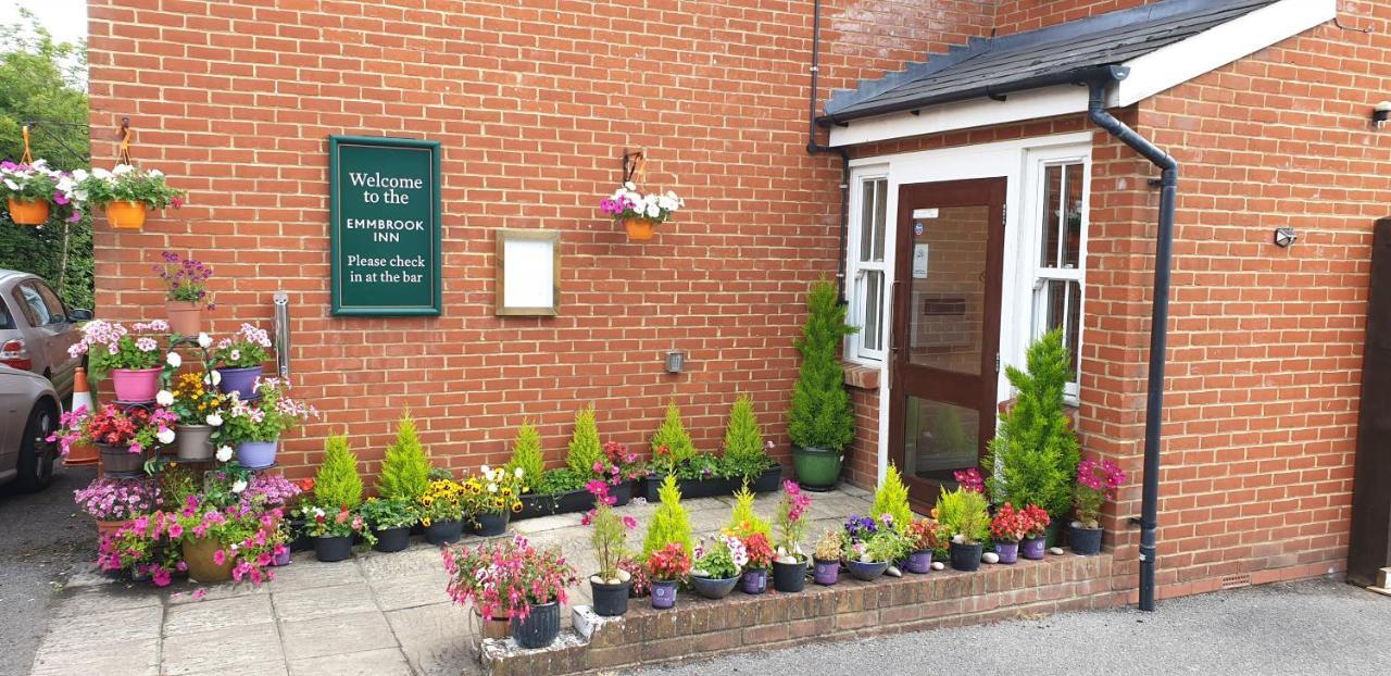 The Emmbrook Inn Hotel Wokingham Exterior photo