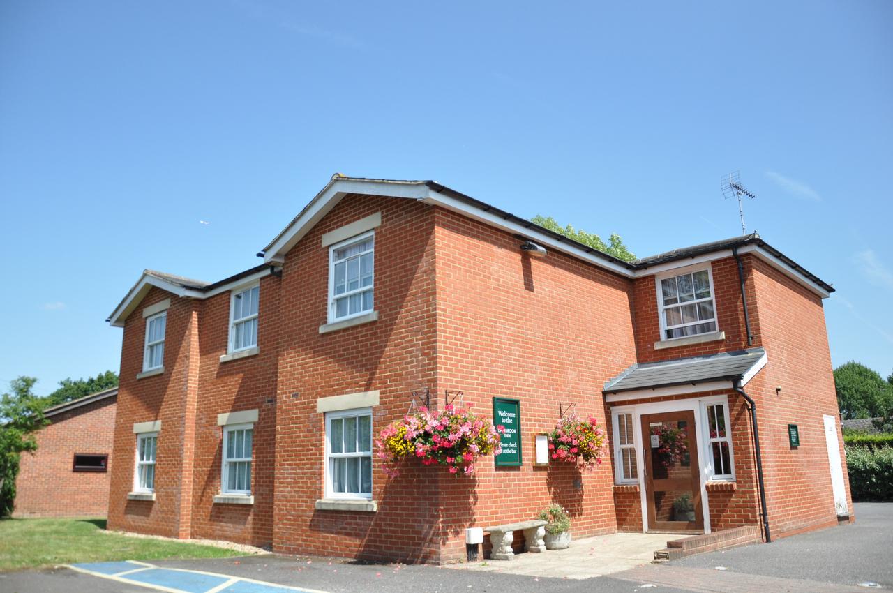 The Emmbrook Inn Hotel Wokingham Exterior photo