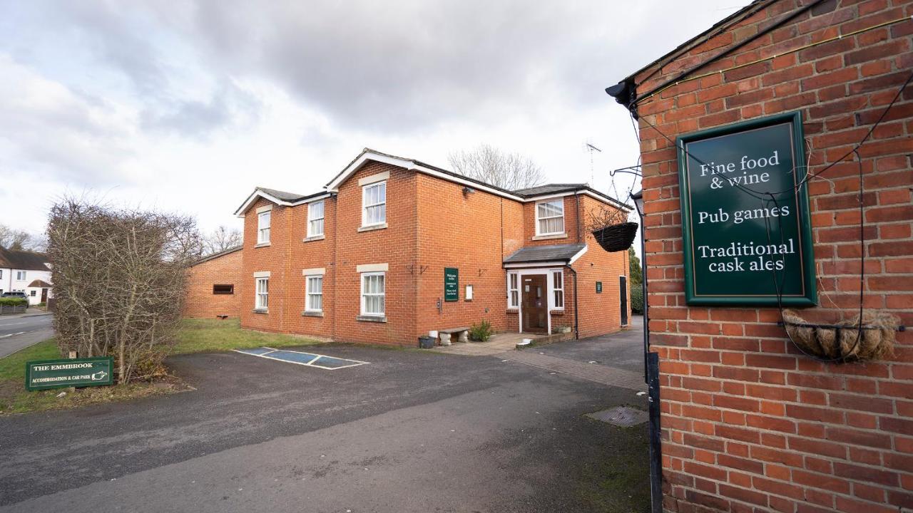 The Emmbrook Inn Hotel Wokingham Exterior photo