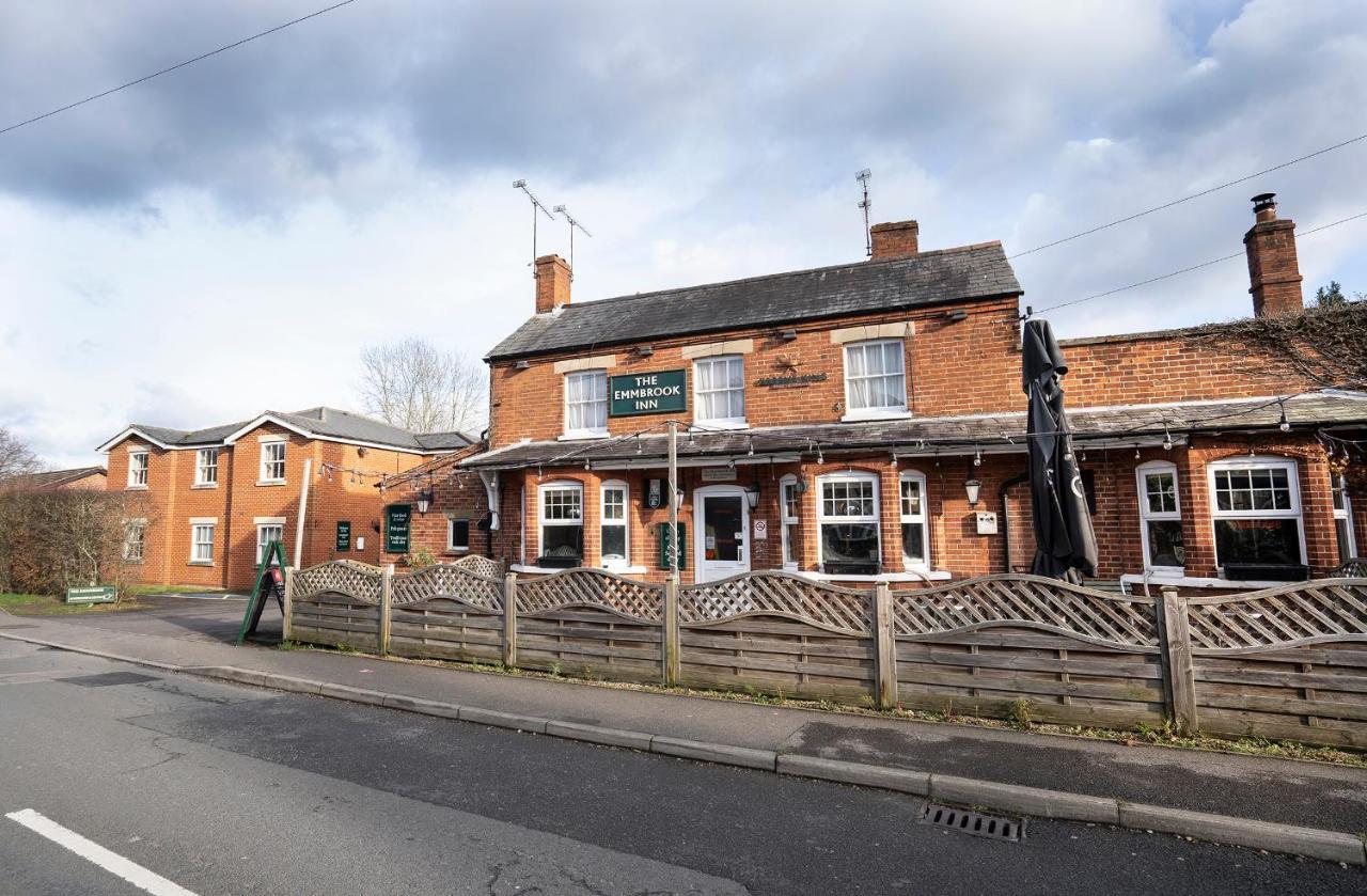 The Emmbrook Inn Hotel Wokingham Exterior photo