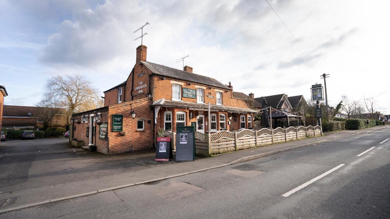 The Emmbrook Inn Hotel Wokingham Exterior photo